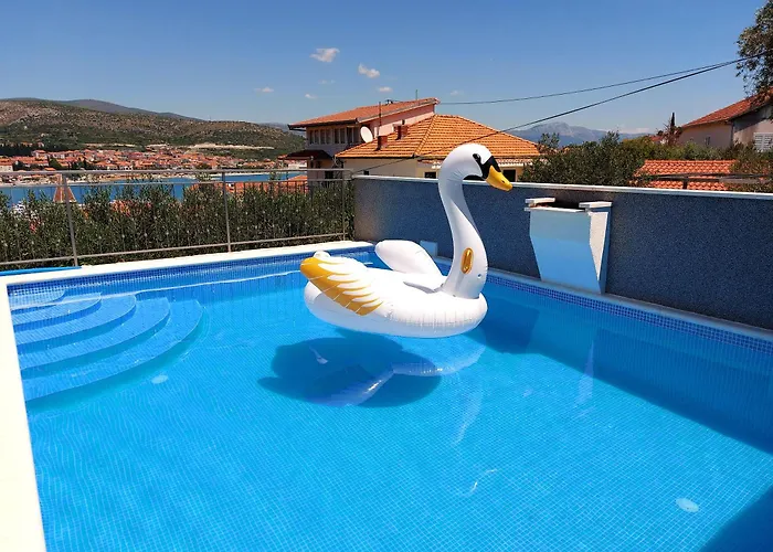 Balan S Vanjskim Bazenom Apartman *