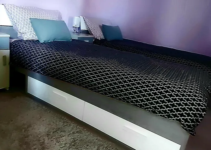 Balan S Vanjskim Bazenom Apartman
