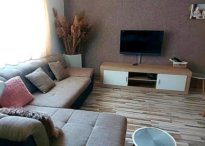 Balan S Vanjskim Bazenom Apartman