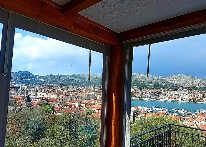 Balan S Vanjskim Bazenom *