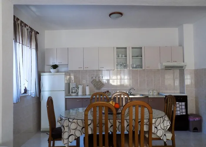 Balan S Vanjskim Bazenom Apartman *