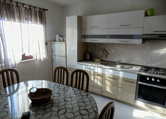 Balan S Vanjskim Bazenom Apartman *