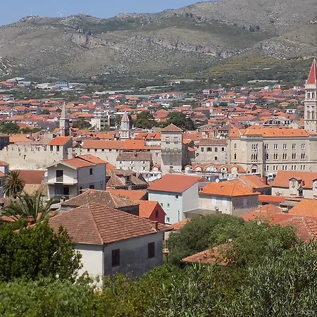 Apartmani Balan S Vanjskim Bazenom Apartment Trogir