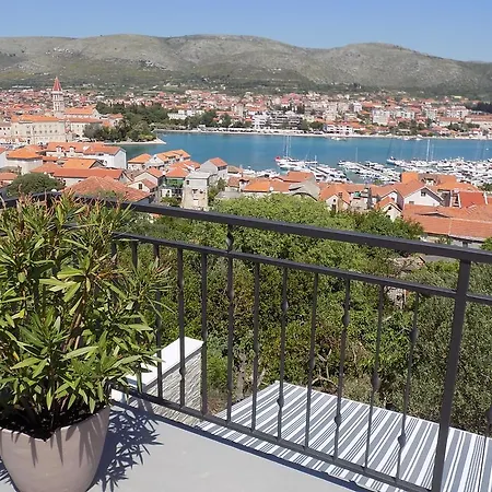 Apartmani Balan S Vanjskim Bazenom Apartment