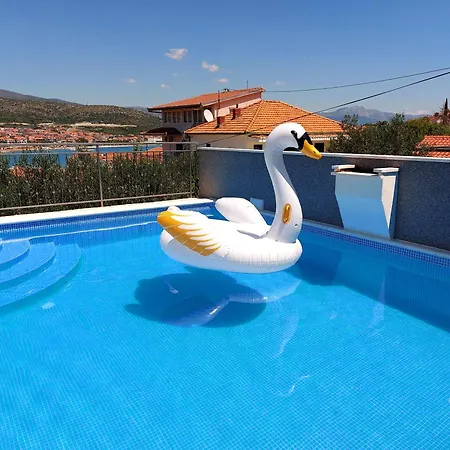 Apartmani Balan S Vanjskim Bazenom Apartment *