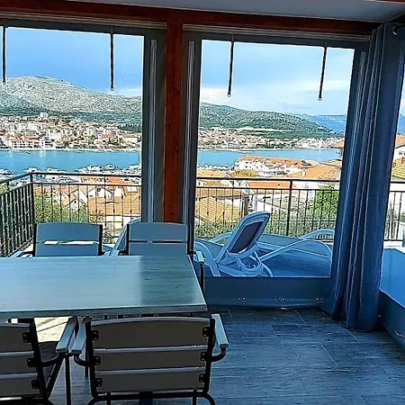 Διαμέρισμα Balan S Vanjskim Bazenom *