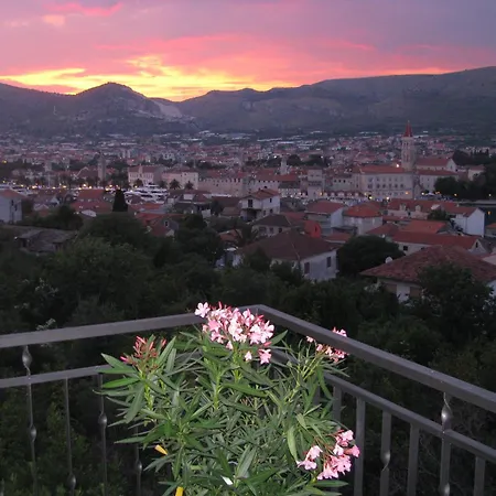 Apartment Apartmani Balan S Vanjskim Bazenom