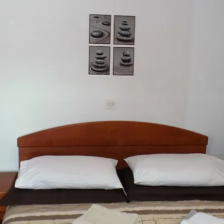 Apartment Apartmani Balan S Vanjskim Bazenom *