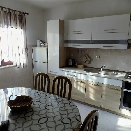 Apartmani Balan S Vanjskim Bazenom Apartment *