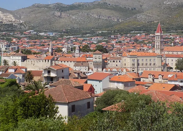 Balan S Vanjskim Bazenom Appartement Trogir