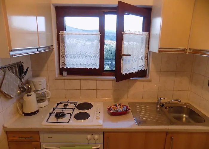 Balan S Vanjskim Bazenom Trogir