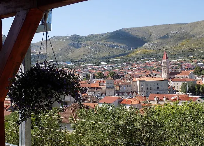 Balan S Vanjskim Bazenom Appartement