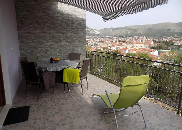 Balan S Vanjskim Bazenom