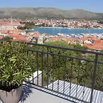 Apartmani Balan S Vanjskim Bazenom Apartment