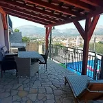 Apartment Apartmani Balan S Vanjskim Bazenom Trogir