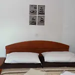 Apartment Apartmani Balan S Vanjskim Bazenom *