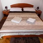 Apartmani Balan S Vanjskim Bazenom * Trogir